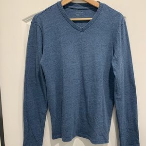 Club Monaco Long Sleeved V-Neck Small
